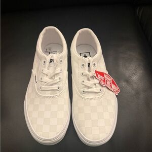 Women’s Vans / 6 / White Checkered Doheny Sneakers